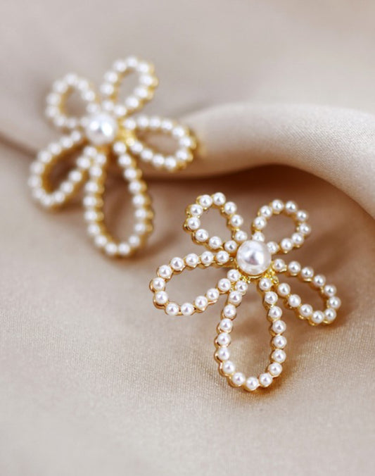 Pearl Detail Flower Earrings